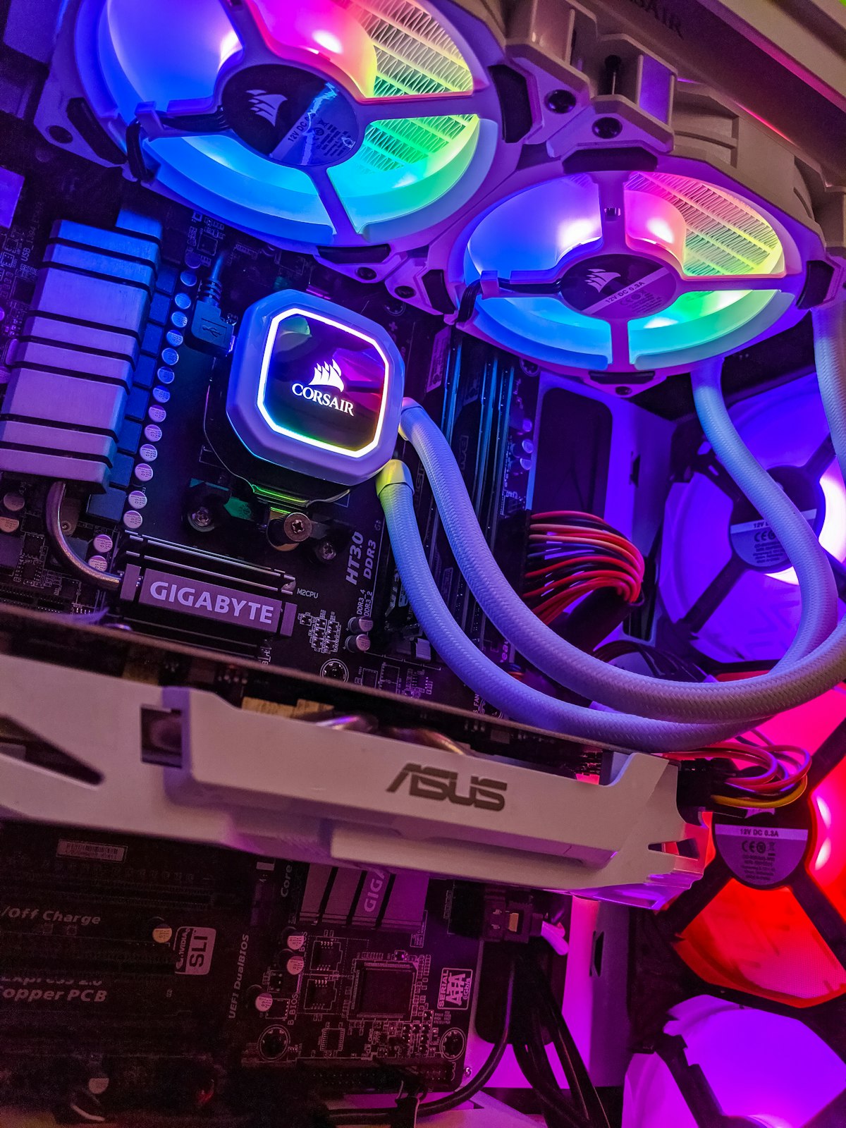 Mitmesugune GPU 8 GB ja 24 GB VRAM-iga